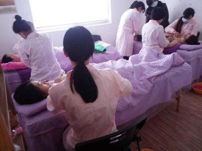 实拍催乳师是怎么培训的?厦门金母子告诉你答案