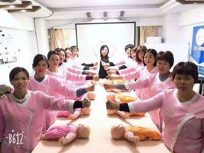 厦门艾佳人：专业产后恢复，催乳师助您轻松哺乳